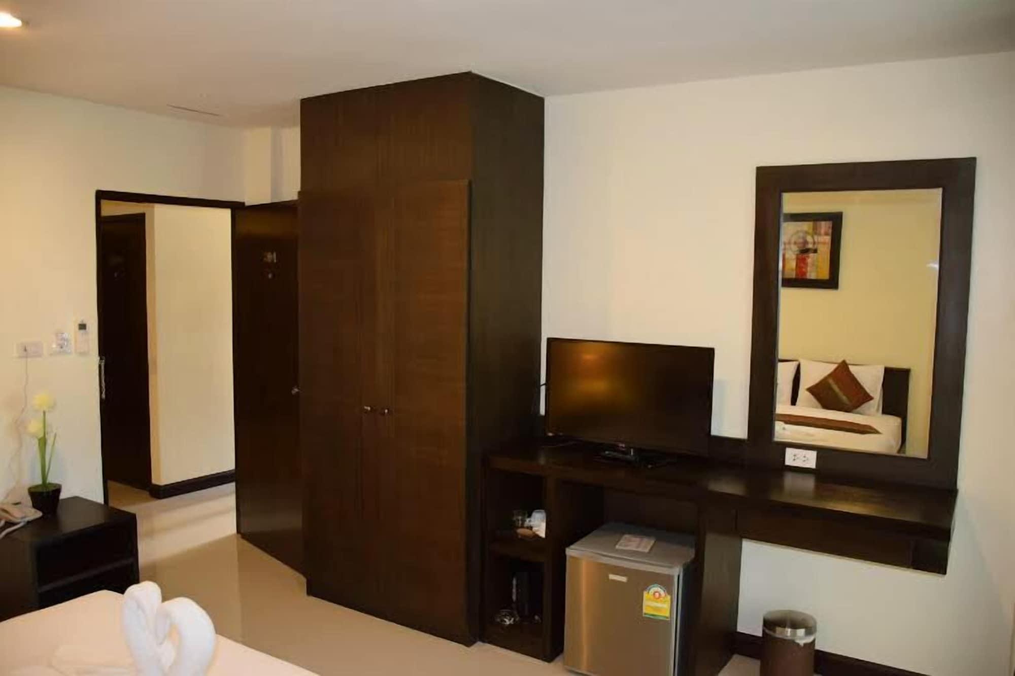 The Elegant Patong Hotel Exterior photo