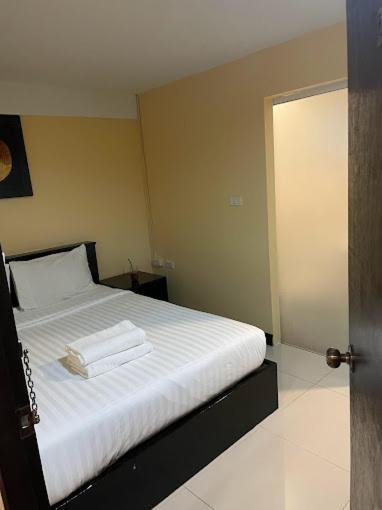The Elegant Patong Hotel Exterior photo