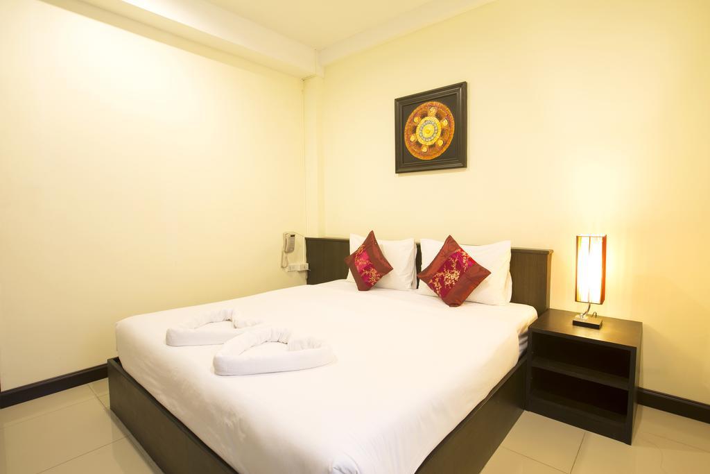 The Elegant Patong Hotel Exterior photo
